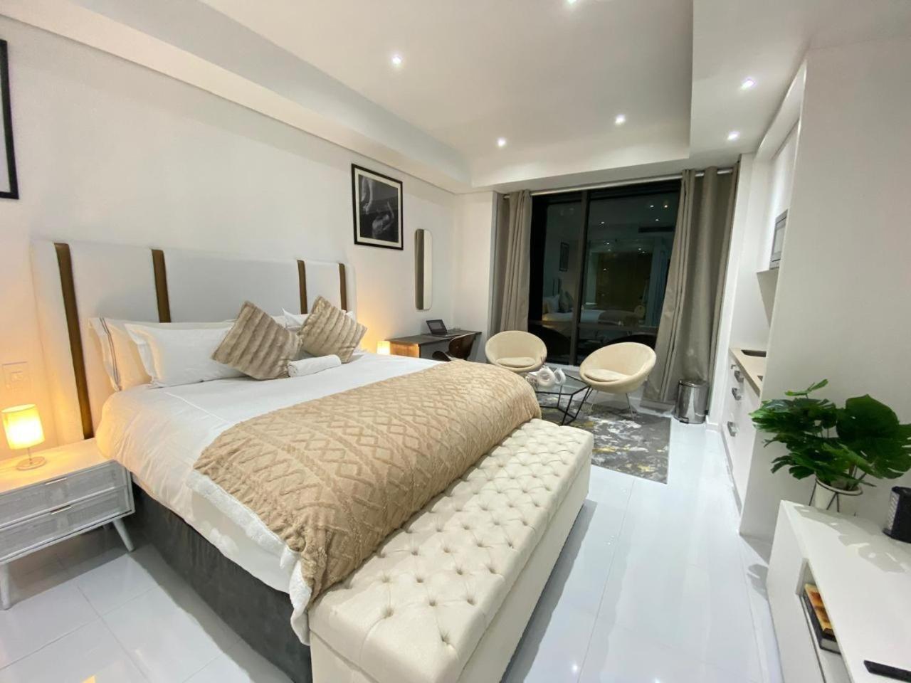 Apartment New Revamped Luxury Suite In Sandton City Johannesburg